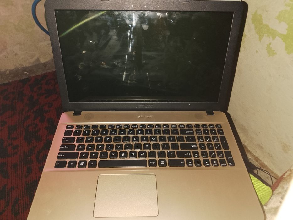 Vând leptop asus
