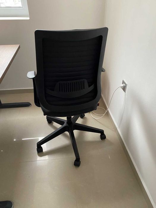 Мебели за офис - столове, секции, бюра