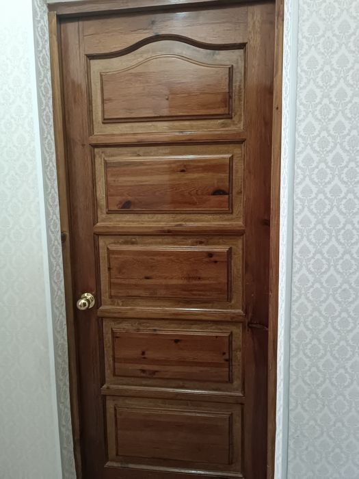 Продается деревянная входная дверь