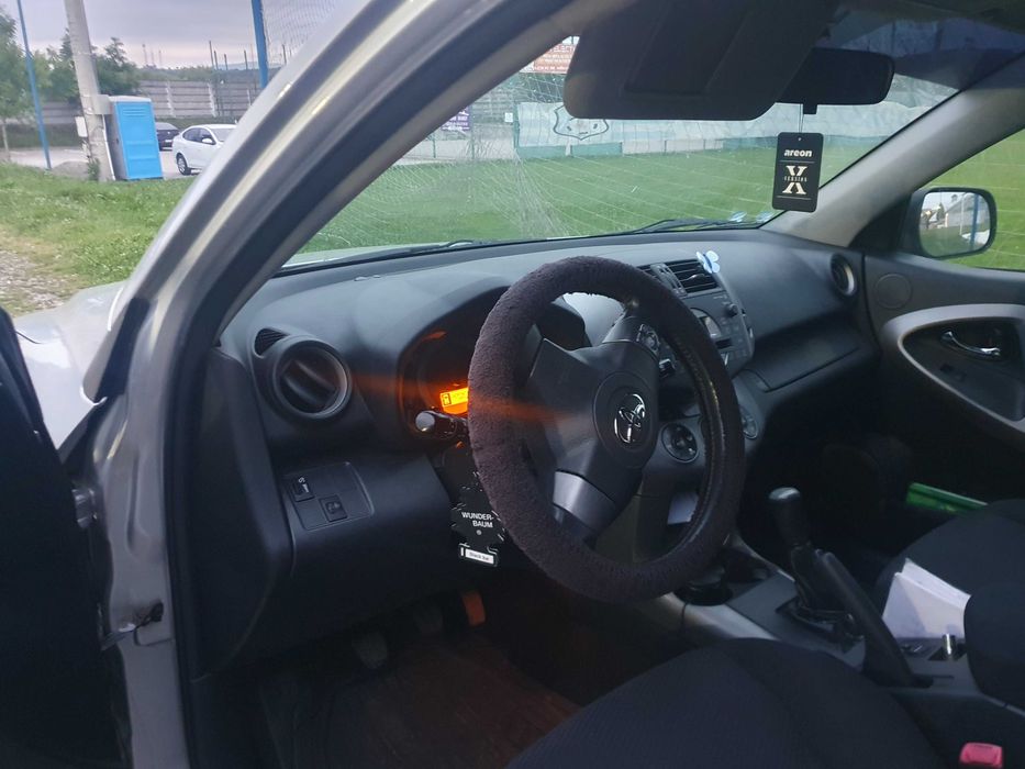 Vand Toyota Raw 4,an fab.2006,4x4 permanent