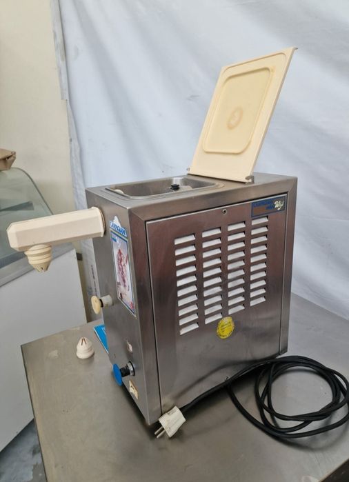 Италианска машина за разбиване на сметана Carpigiani