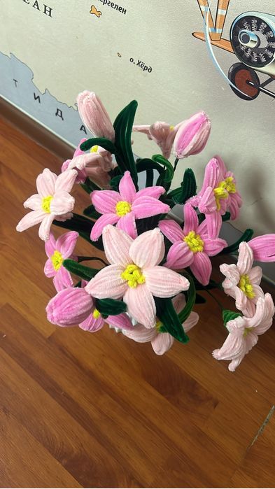 Цветы разные в корзинах, в вазах