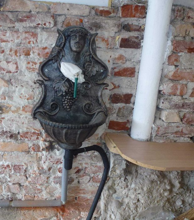 Давам под наем самостоятелен сух надземен гараж  21 m2