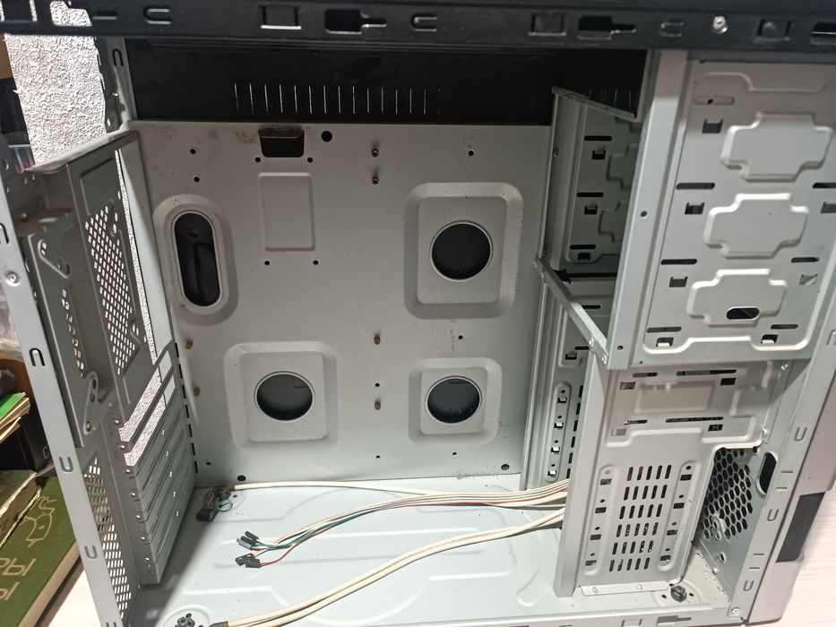 Корпус системника ПК Crown