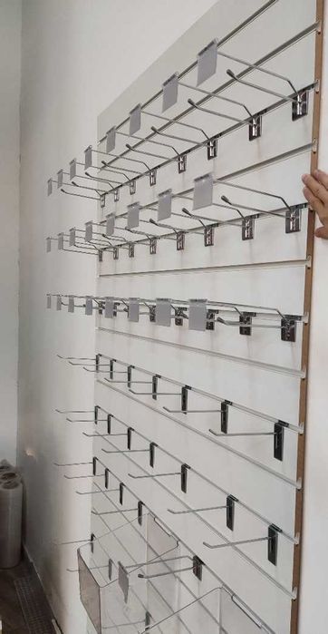 Торговое оборудование, стеллаж, МДФ панель с крючками и контейнерами