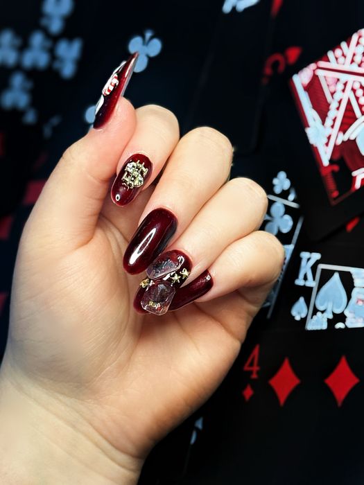 Set unghii press-on realizate cu gel uv