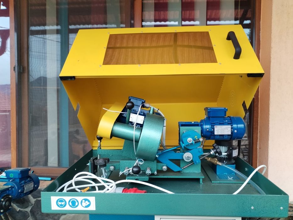 Masina de ascutit si împartit pânză banzig automate pe ulei