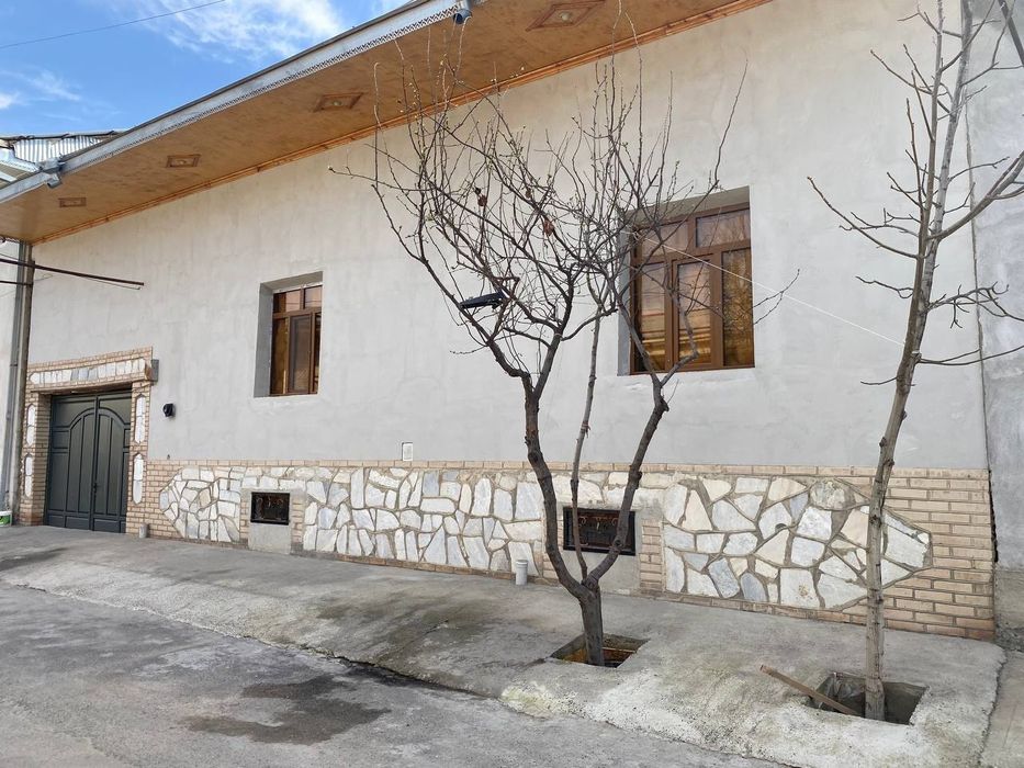 Сотилади 4 соток полтора этажка