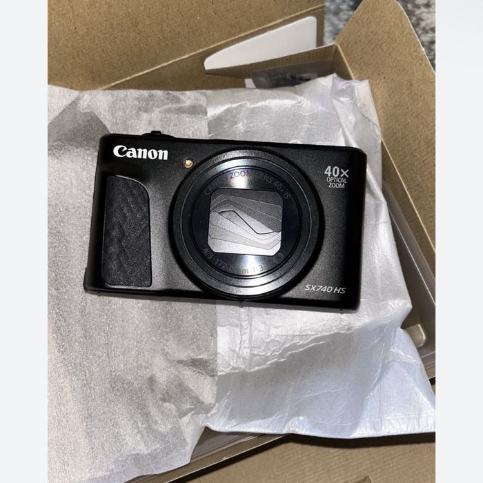 Продаётся Canon SX740 HS в отличном состоянии.