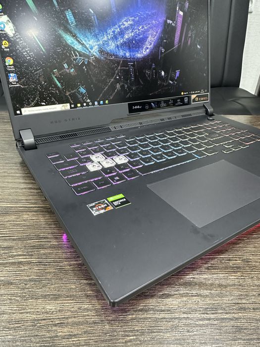 мощный 16-ядерный ноутбук ASUS Rog STRIX G713, для игр и графики