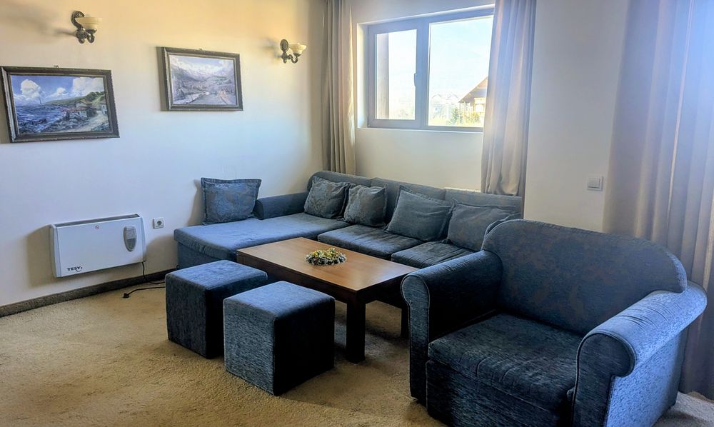 Просторен апартамент изглед към планината