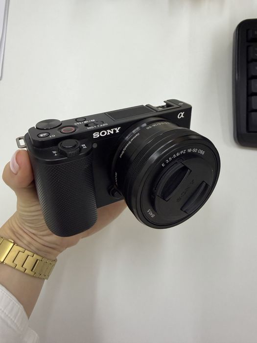 Aparat foto sony ZV-E 10 + flash Godox