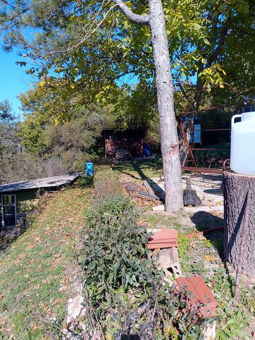 Продавам вила в гората