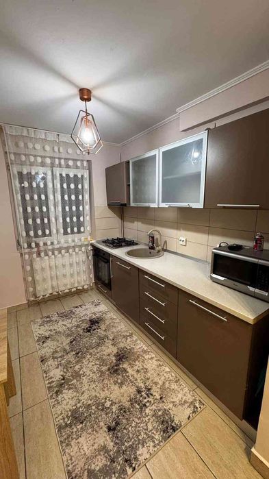 Închiriez apartament 2 camere zona linistită
