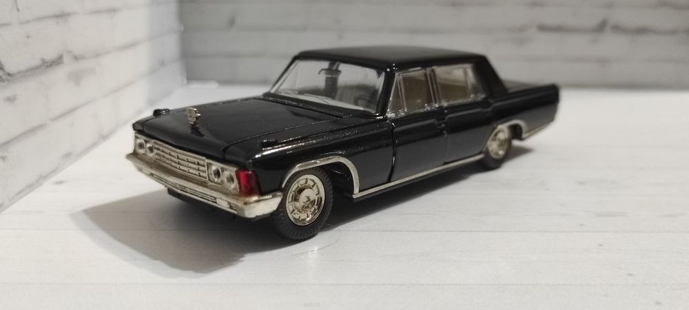 Продам советские модели автомашин в масштабе 1/43. Металлические.