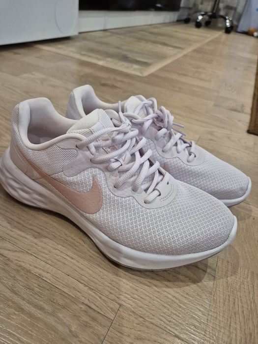 Дамски маратонки Nike Revolution 6