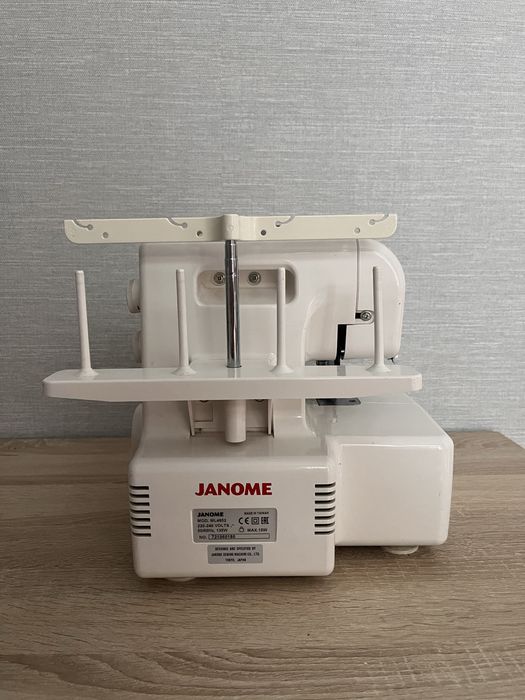 Продается Оверлок Janome
