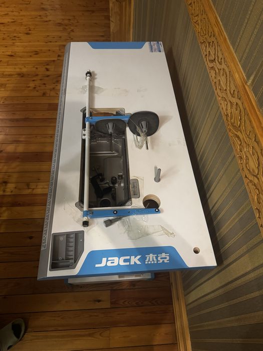 Промышленная швейная машина Jack F4 + стол