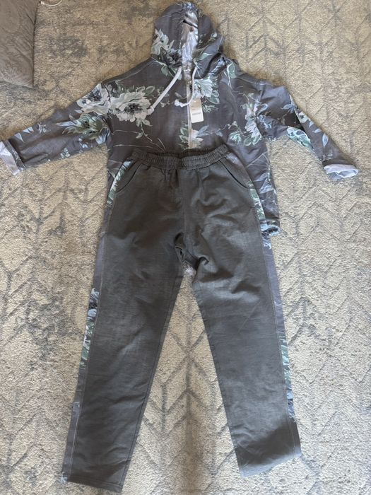 Продам женский костюм