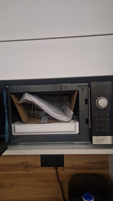 НОВА Микровълнова фурна FEL023MS2  в гаранция до 2030-11-14