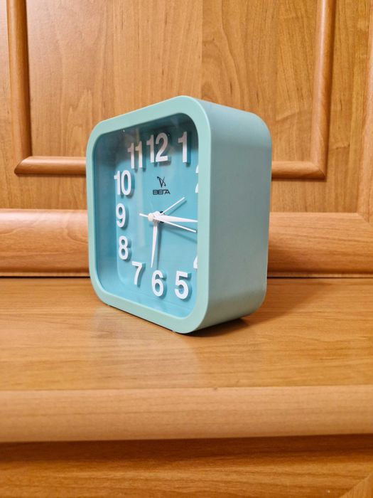 Часы-будильник "Вега"