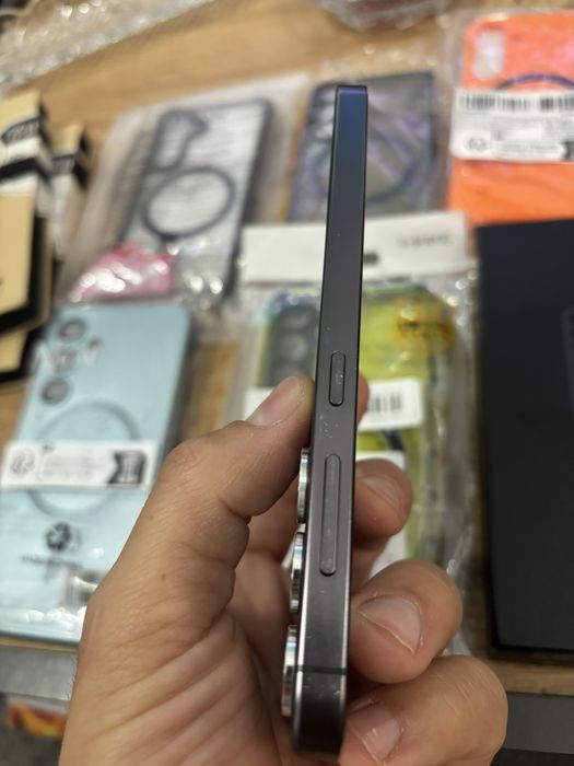 Samsung Galaxy S24, 256GB – Батерия 99% + Подарък 6 кейса и 4 стъклени протектора!