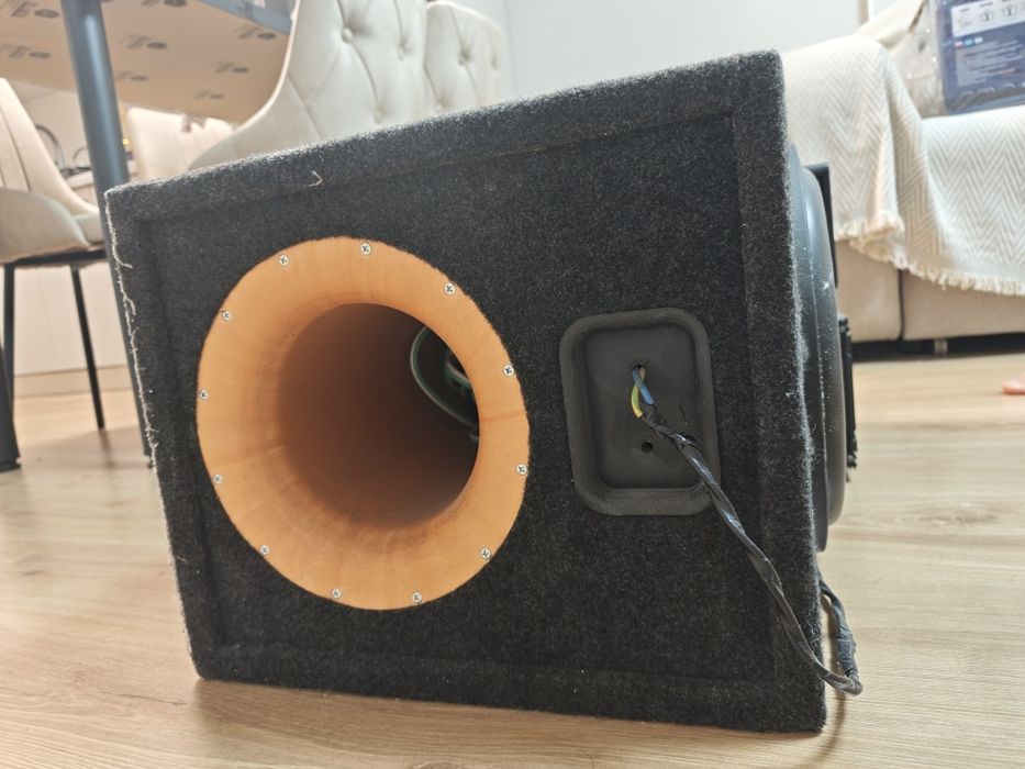 Продам сабвуфер в отличном состояний