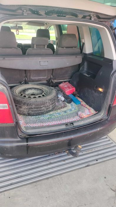 Vând Volkswagen Touran