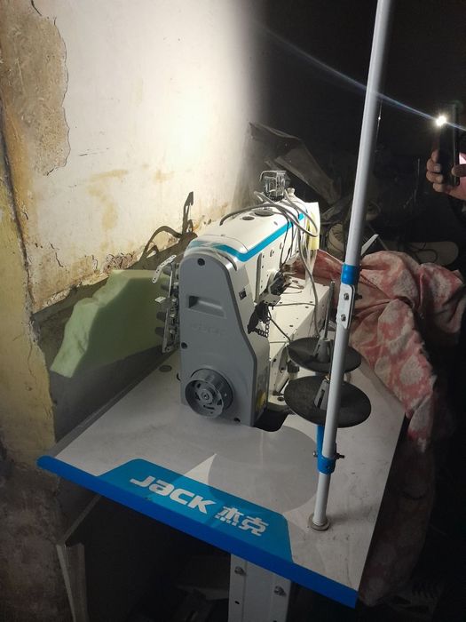 Tikuv mashinasi 8talik 600$.Rusumi:Jack holati yangi