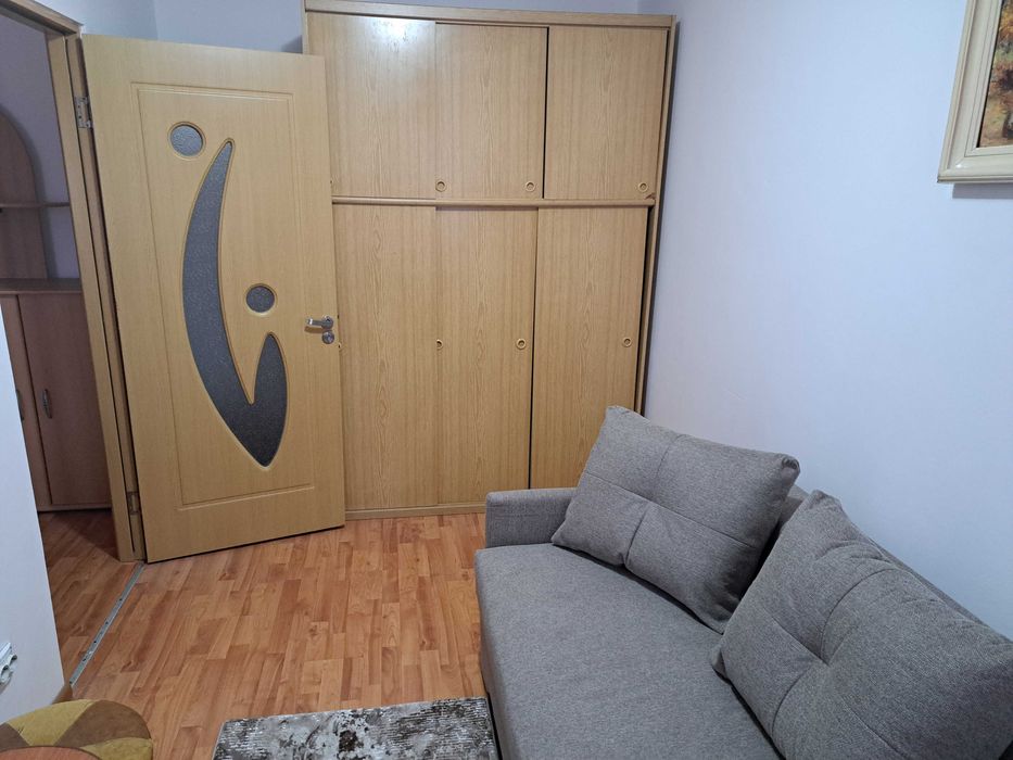 Închiriez apartament cu 2 camere
