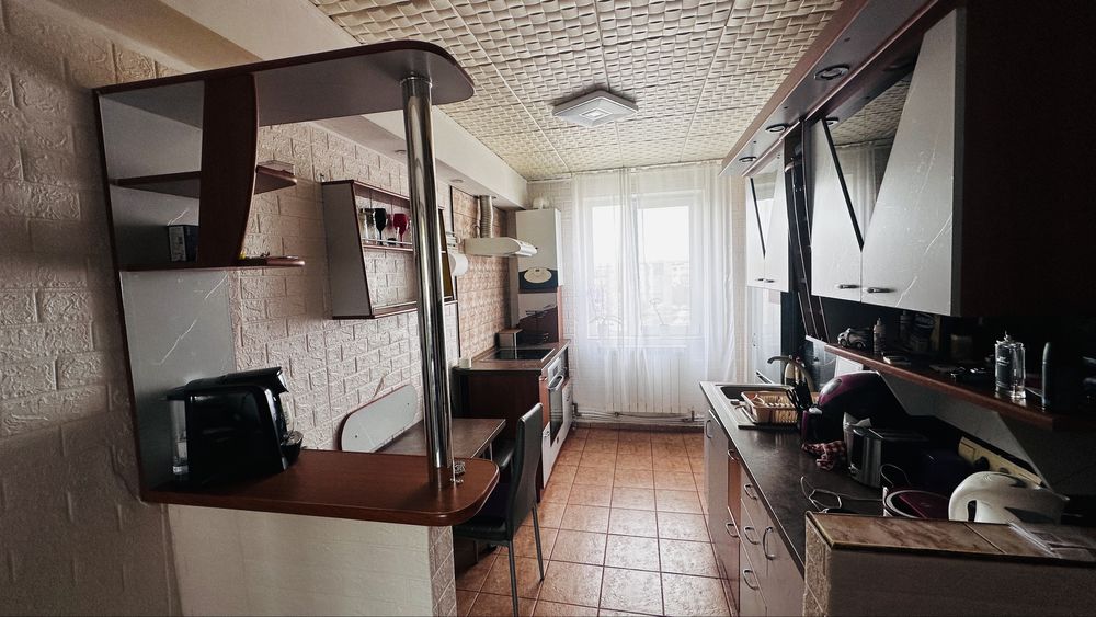 Apartament 4 camere de vanzare