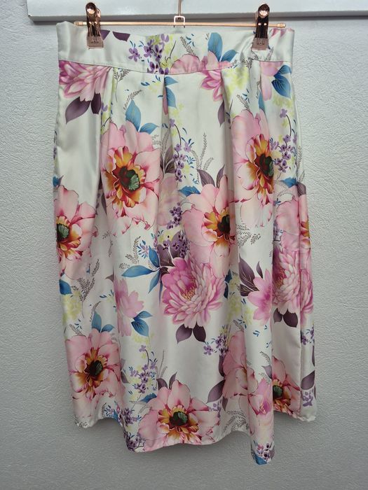 Fusta florala roz