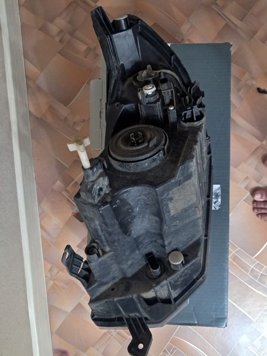 Продам праву фару