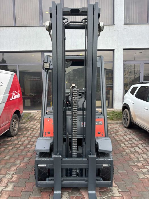 Stivuitor - Motostivuitor Linde H25T-01 TRIPLEX An fabricație: 2010