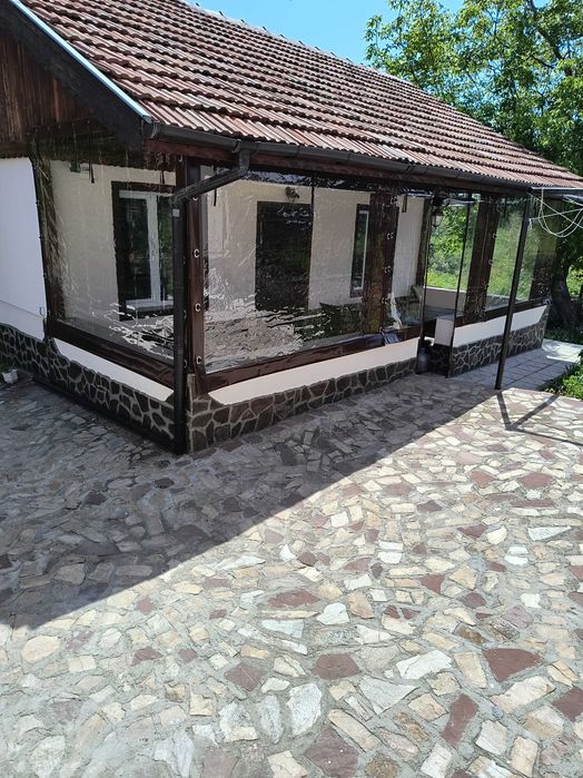 Ветроупорни завеси за навеси