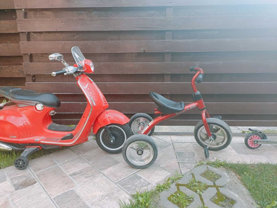 Vând o Vespa electrică, tricicletă, trotinetă și o bicicletă pentru copii cu vârsta cuprinsă între 3 și 6 ani