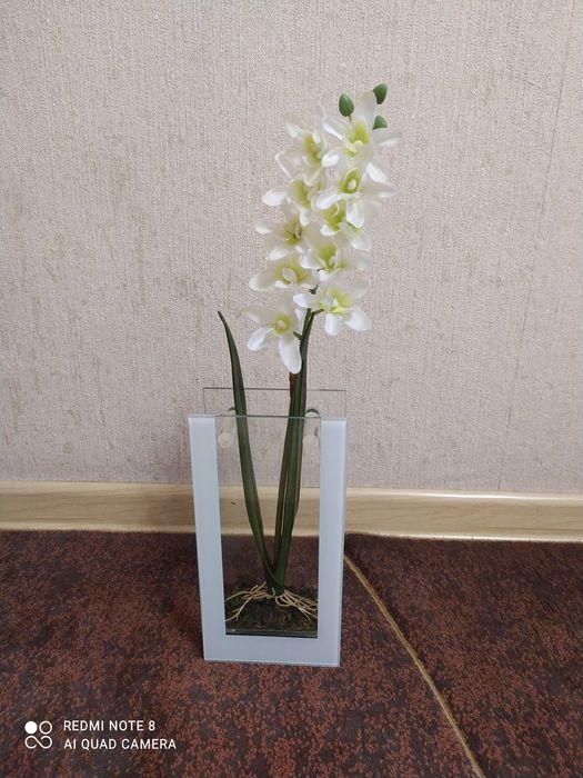 Продам  красивые вазы . Цена 2500 тг.