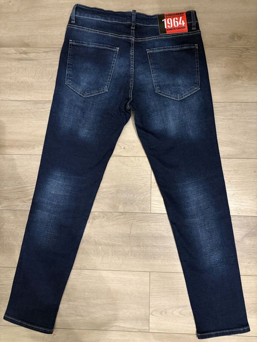 Blugi Dsquared 2 , noi cu eticheta