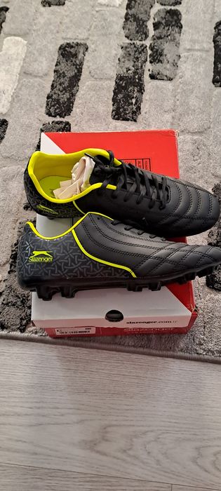 Vând adidasi mărimea 41