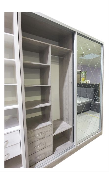 продам Шкаф-купе вместе с комодом