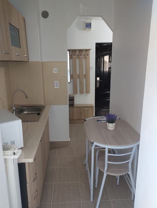 Închirierez apartament cu o camera decomandat