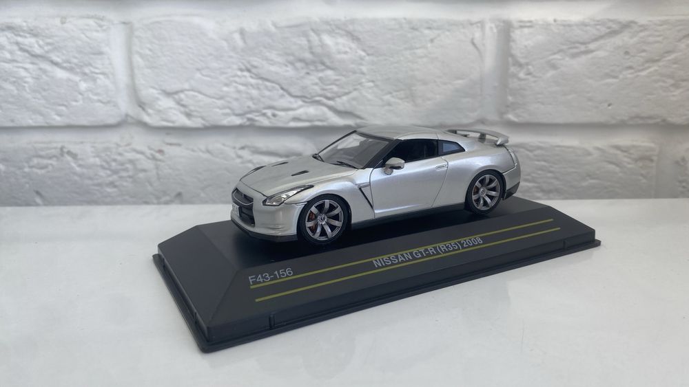 Масштабная модель 1/43 Nissan