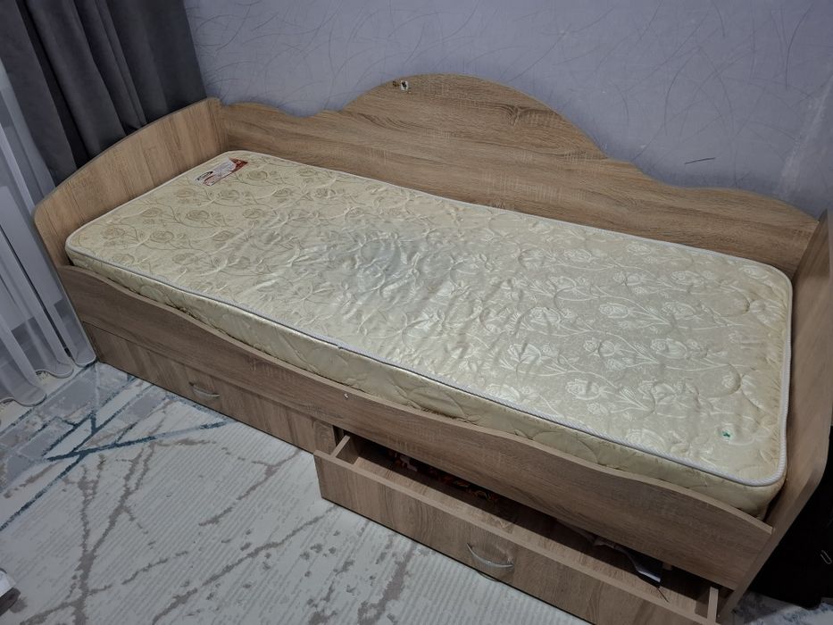 Одноместная кровать б/у