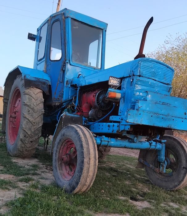 T 28 Traktor chizili bilan sotiladi.
