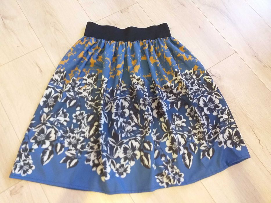 Намалена! Нова пола с ластик, с етикет, размер XS (става и за S)