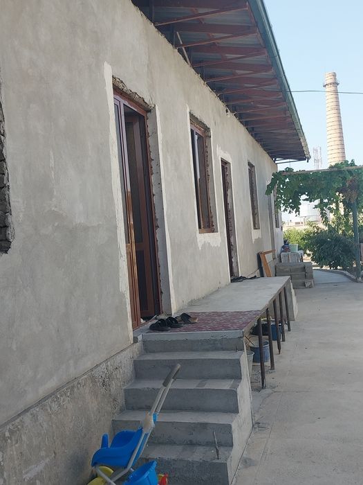 Xovli uy sotiladi 8 sotix