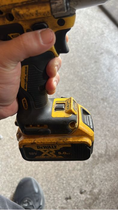 DeWALT Болгарка,Гайкаверт