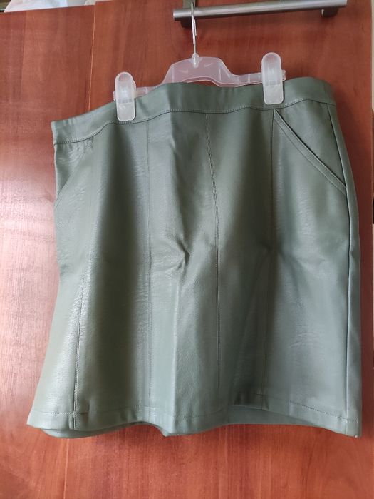 Кожена пола EU44