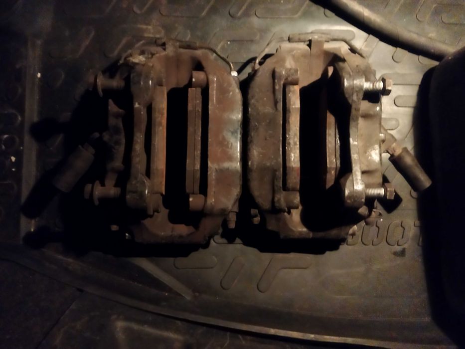 Передние тормозные суппорта на BMW E38
