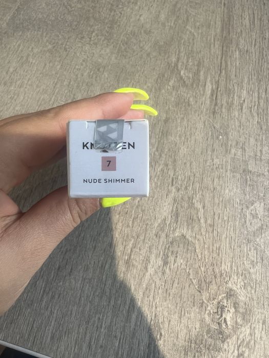 Гланц за устни UND GRETEL